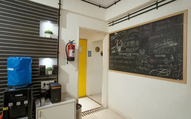 Locomo Hostel Express - Stay Work Eat