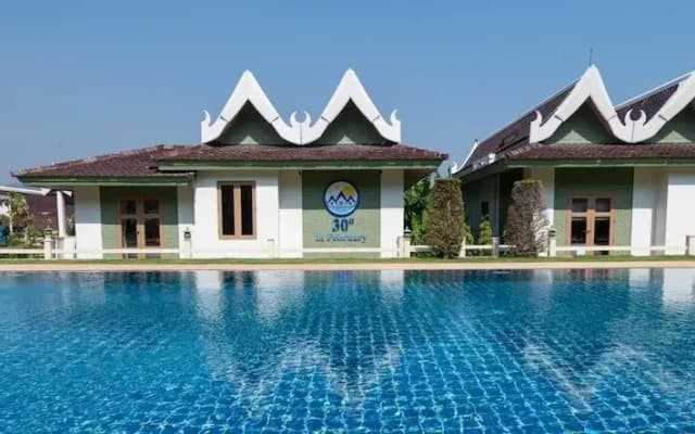 Thirty Degrees in February, Khao Tao, Hua Hin