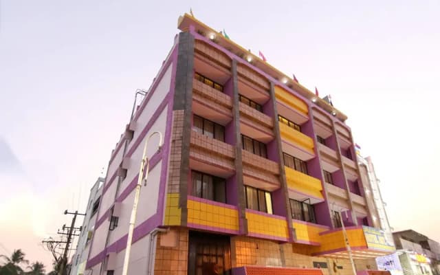 OYO 10709 Hotel SBT