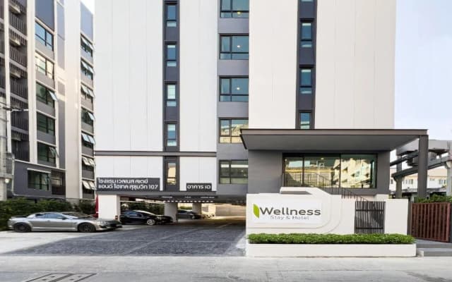 Отель Wellness Stay & Hotel Sukhumvit 107