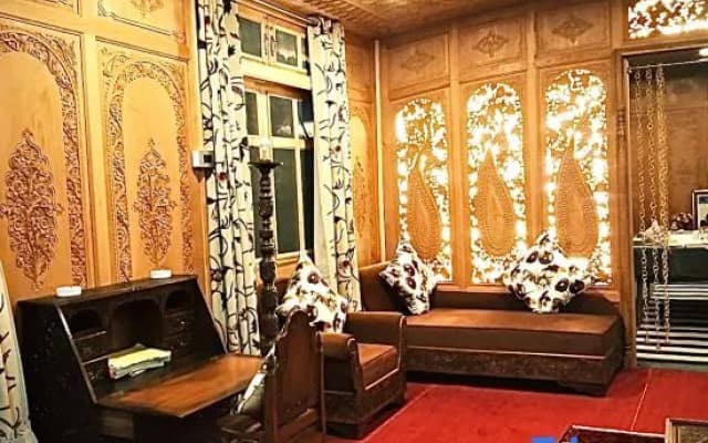 Prince of Kashmir Group of Houseboat