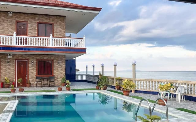 RedDoorz Plus @ Billy's Resort Oslob