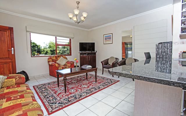 Spacious Garden Cottage