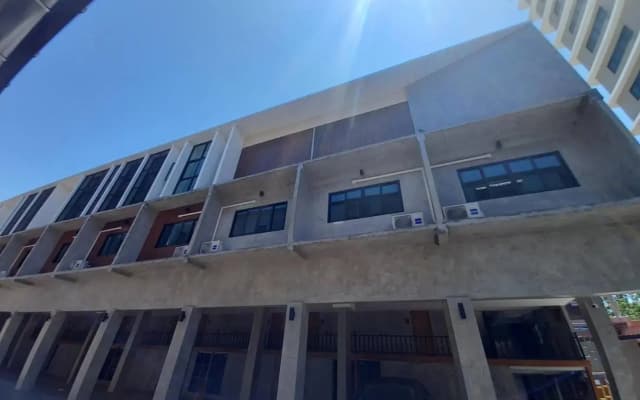 Buri Hotel and Hostel