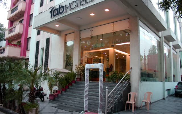 FabHotel Sage Saket