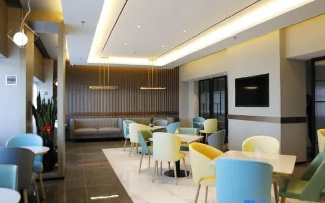 Zhanghe Hotel (Hohhot Railway Station Hailiang Square)