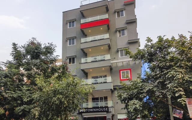 OYO 17209 SilverKey Malikarjuna Residency Gachibowli
