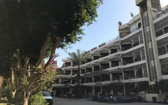 Rezeiky Hotel And Camp Luxor