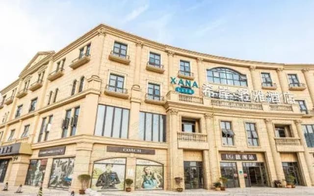 Qingya Hotel (Luohe High Speed Railway West Station)
