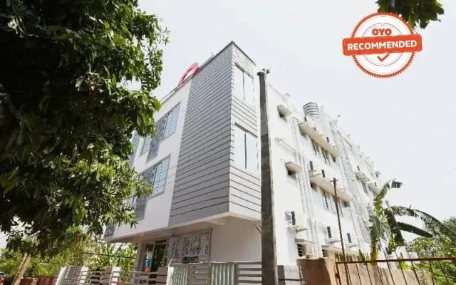 Hotel Bhinna Sakala by OYO Rooms