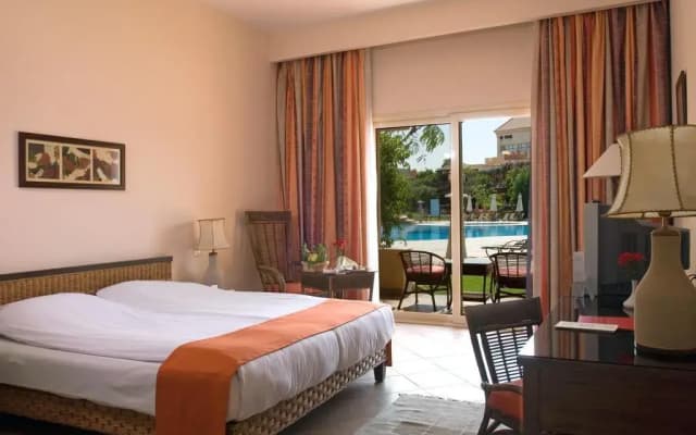 Swiss Inn Pyramids Golf Resort & Swiss Inn Plaza