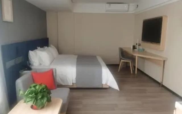 LanOuShangPin Hotel (Tianshui Center Square Bus Station)