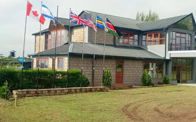 Oloirien Hotel & Resort