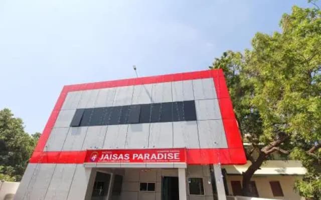 Capital O 69742 Hotel Jaisas Paradise