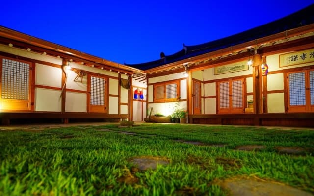 Hanulgiwa Hanok Stay
