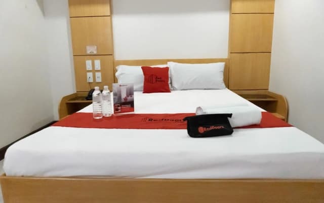 Reddoorz Near Starmall Alabang