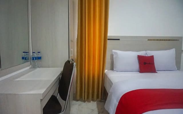 RedDoorz near Araya Family Club House