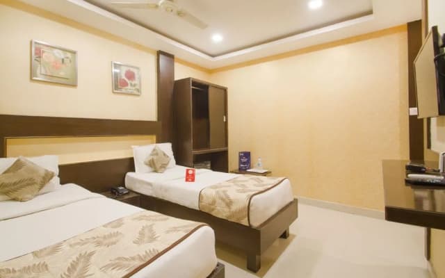 Sree Chandana Hotel by OYO Rooms