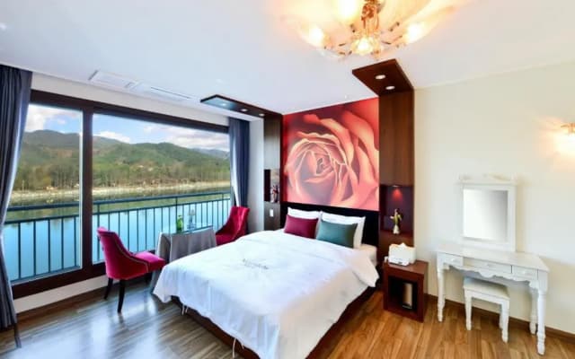Moonlight Blue Pension