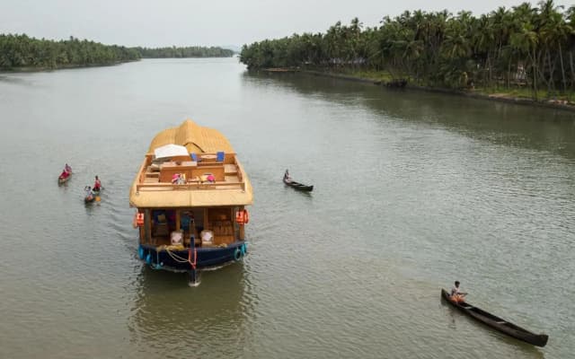 The Lotus - Houseboat