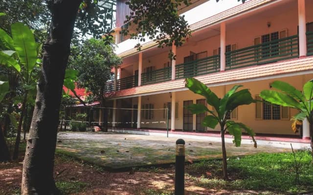 Palm Grove Service Villa