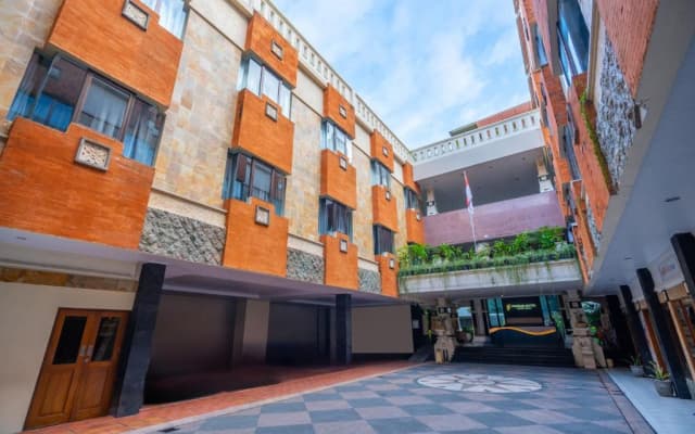 Famous Hotel Kuta