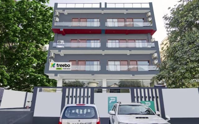 Treebo Noida Grand