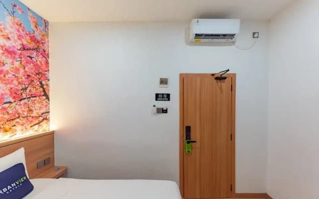 Urbanview Hotel R House Batuaji