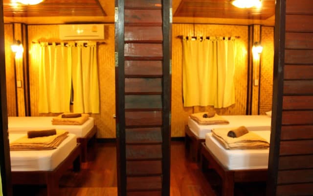 Baansuanlynjee Maeklong Resort