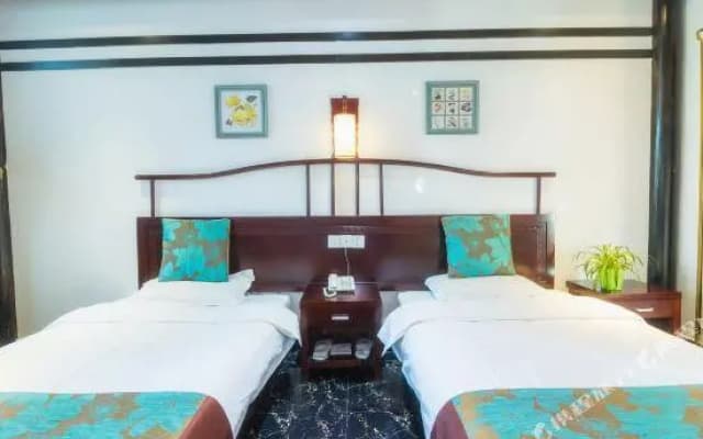 Donglai Courtyard Inn