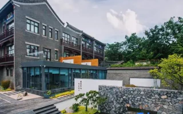 Floral Hotel·Luxury Yunben Hotel (Weihai Huancuilou Shop)