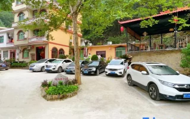 Yishan Bishui Inn