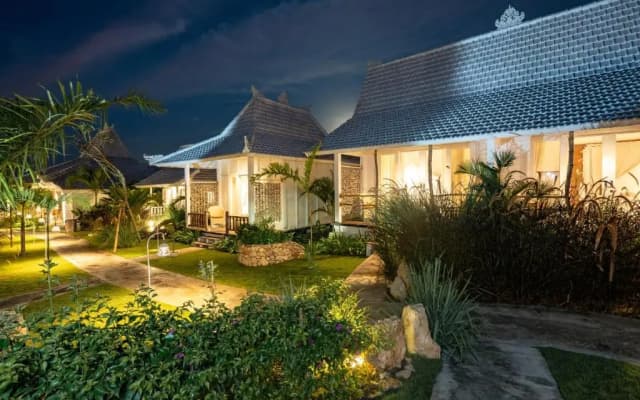 Paus Putih Hotel