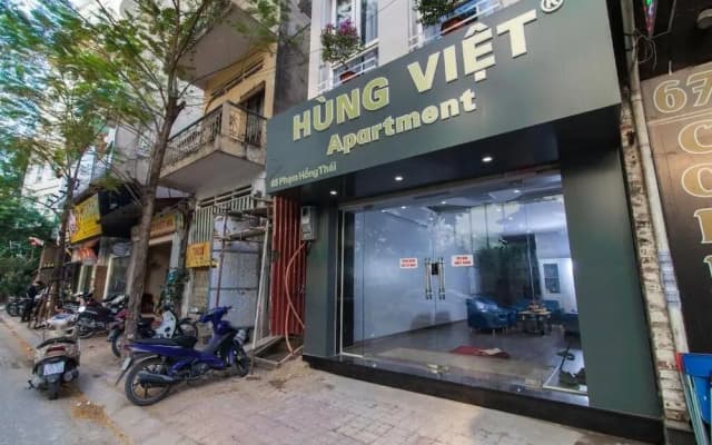 The Art - Hung Viet near Truc Bach lake