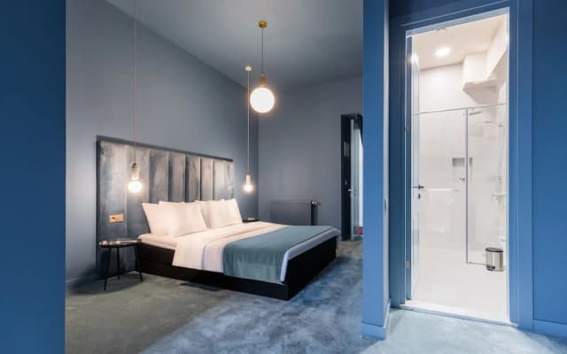 Отель HB Freeze Inn