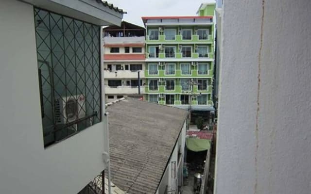 18 Coins Budget Hotel
