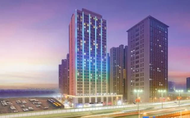 Homeinn Plus Hotel (Urumqi Xiaxigou Subway Station)
