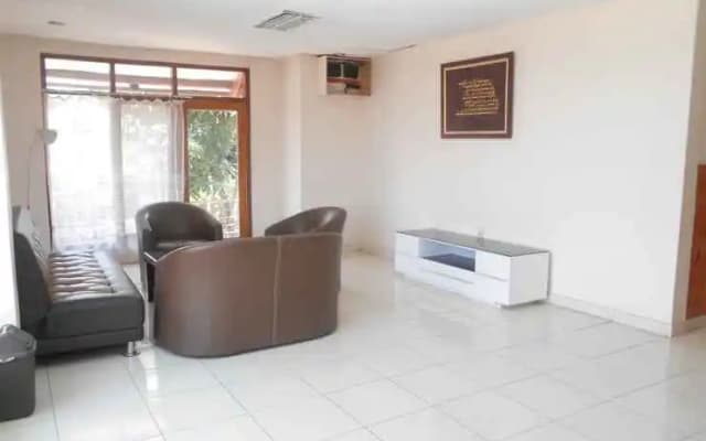 Rumah Syariah & Kolam Renang Bugenville Guesthouse
