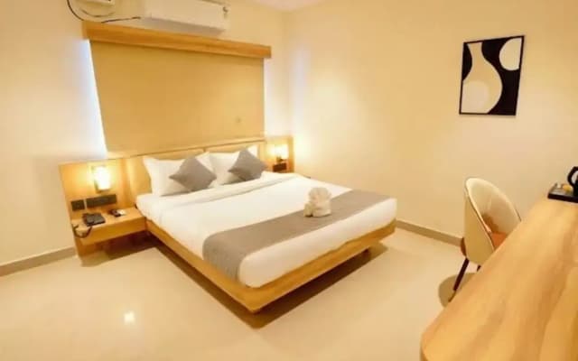 Hotel Naveena Grand