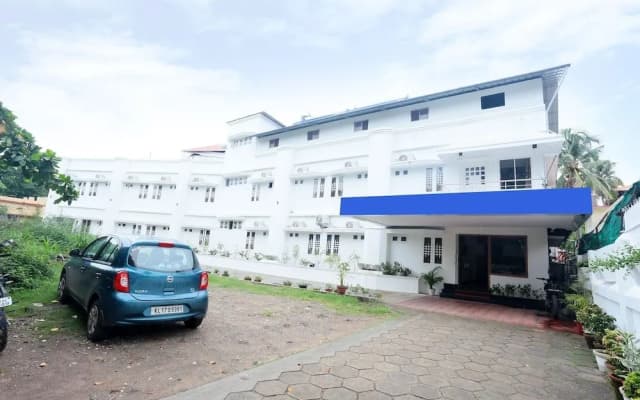 OYO 40141 Ascot Hotel