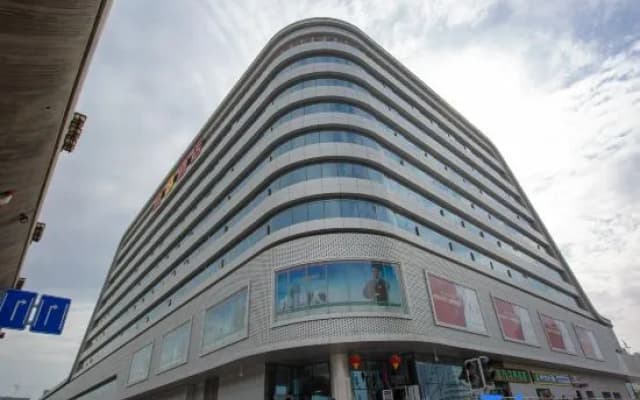 Super 8 Hotel Premier Urmqi High-Speed Railway Station