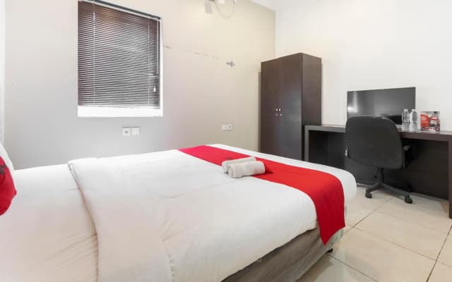 RedDoorz near T1 Juanda Airport
