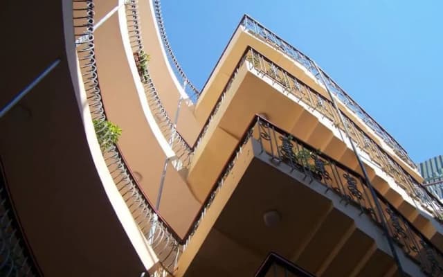 Eiffel Hotel