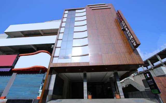 Itsy Hotels Jansi Residency