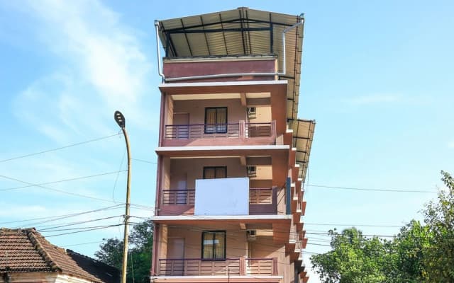 OYO 18647 Pandav City Hotel