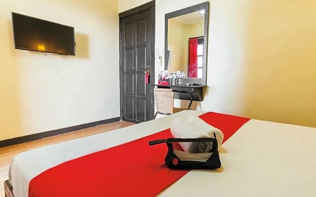 RedDoorz Plus The Ridge Tagaytay City - Vaccinated Staff