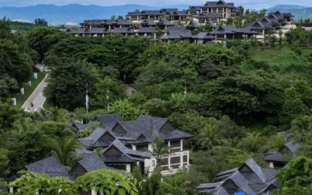 Xishuangbanna Jinghong Bufan Zhan Rainforest Resort Hotel