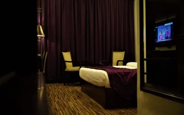 OYO 9642 Hotel Mohan Vilaas