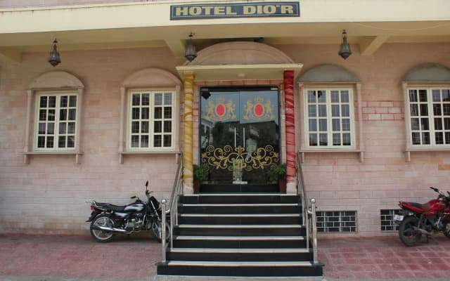 FabHotel Dior Pink City