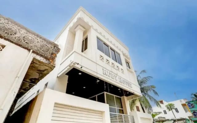 Goroomgo Ruby House Puri